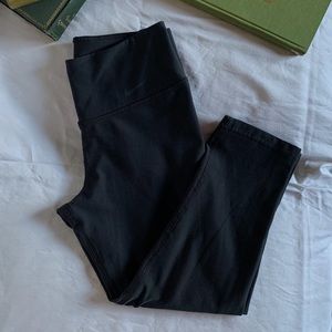 Nike Dri-Fit athletic leggings cropped capri length women’s running tights